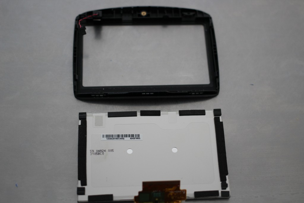 reparer ecran casse tomtom via 130